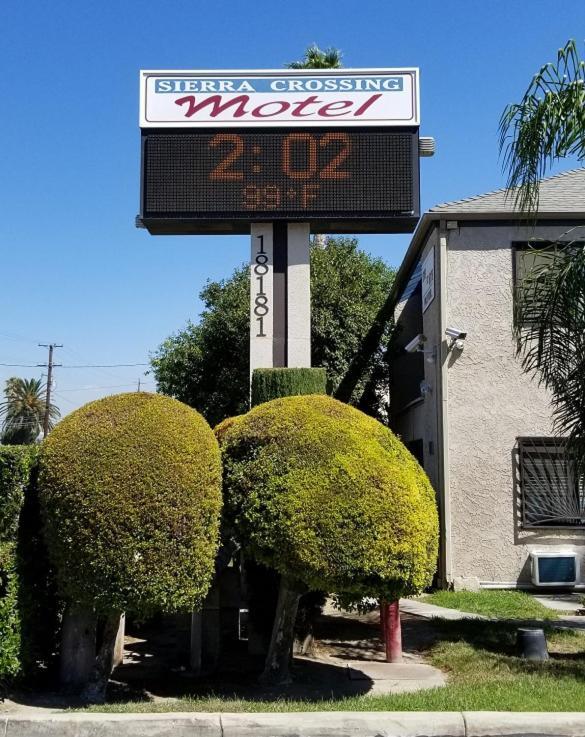 Bloomington Sierra Crossing Motel מראה חיצוני תמונה