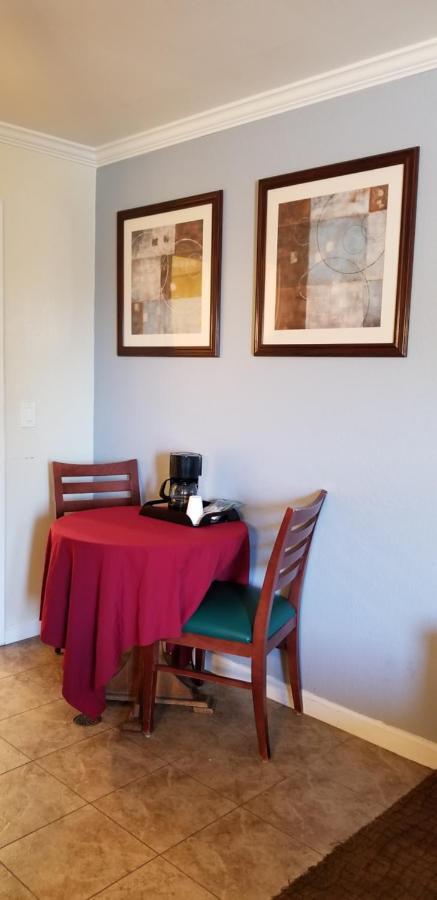 Bloomington Sierra Crossing Motel מראה חיצוני תמונה