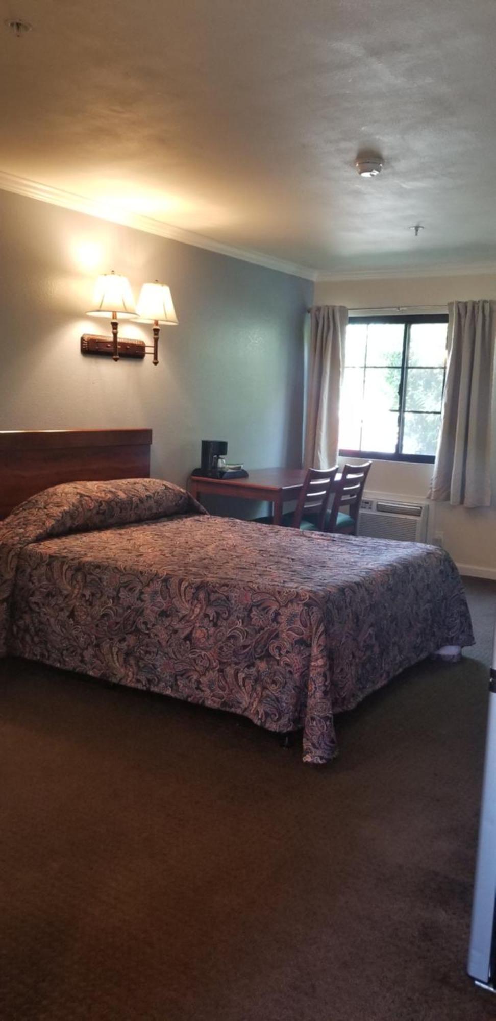 Bloomington Sierra Crossing Motel מראה חיצוני תמונה