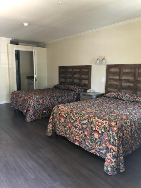 Bloomington Sierra Crossing Motel מראה חיצוני תמונה
