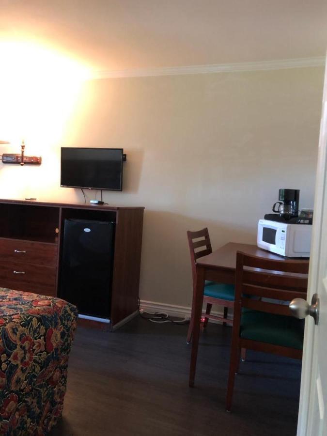 Bloomington Sierra Crossing Motel מראה חיצוני תמונה
