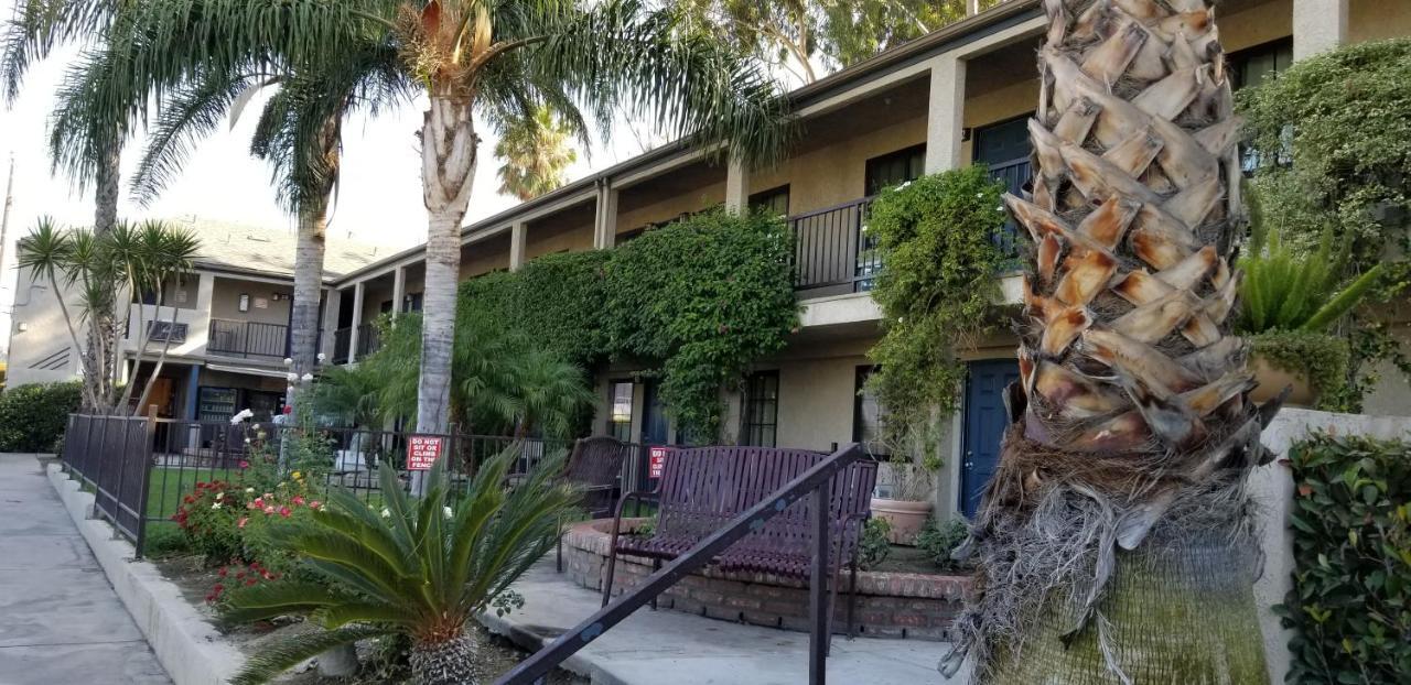 Bloomington Sierra Crossing Motel מראה חיצוני תמונה